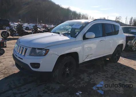 2016 Jeep Compass Latitude z USA, uszkodzony, nr VIN 1C4NJDEB7GD586591